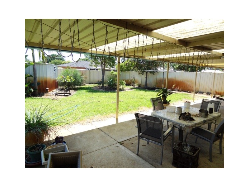 36 Simmons Loop, Parmelia WA 6167