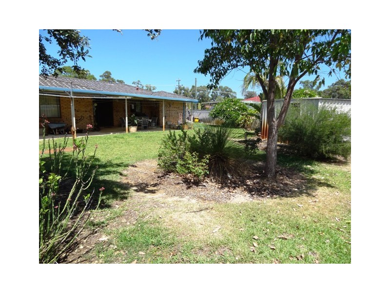 36 Simmons Loop, Parmelia WA 6167
