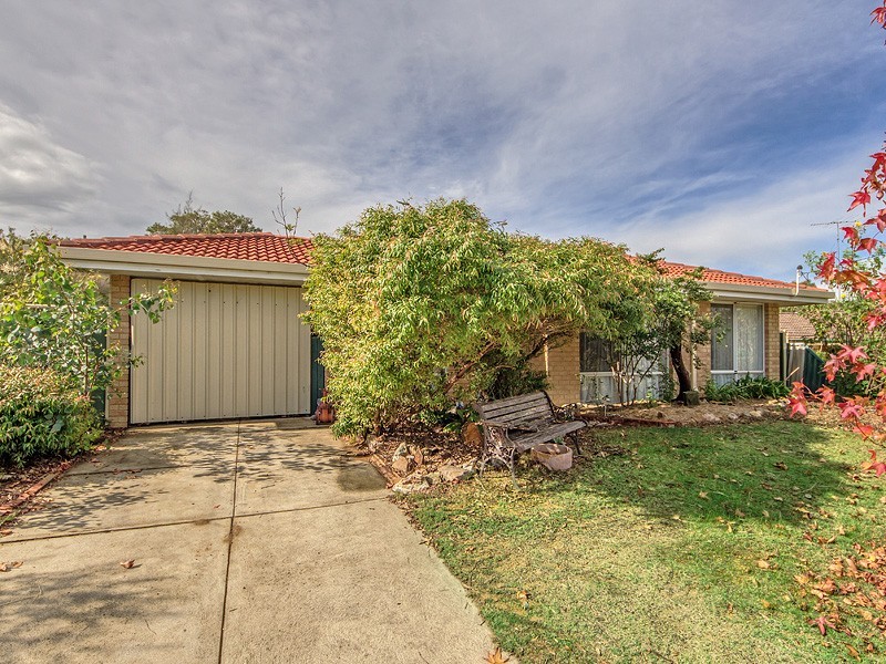 19 Simmons Loop, Parmelia WA 6167