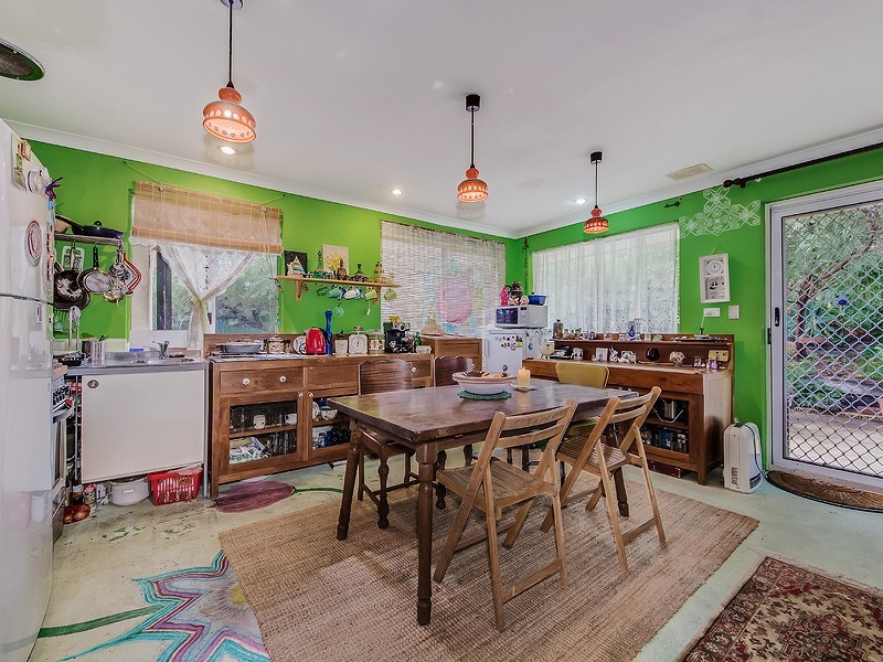 19 Simmons Loop, Parmelia WA 6167