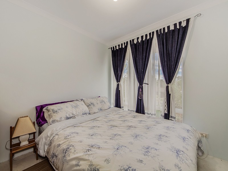 19 Simmons Loop, Parmelia WA 6167