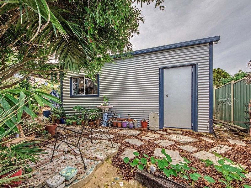 19 Simmons Loop, Parmelia WA 6167