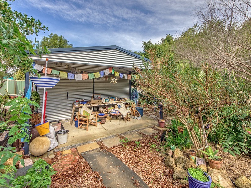 19 Simmons Loop, Parmelia WA 6167