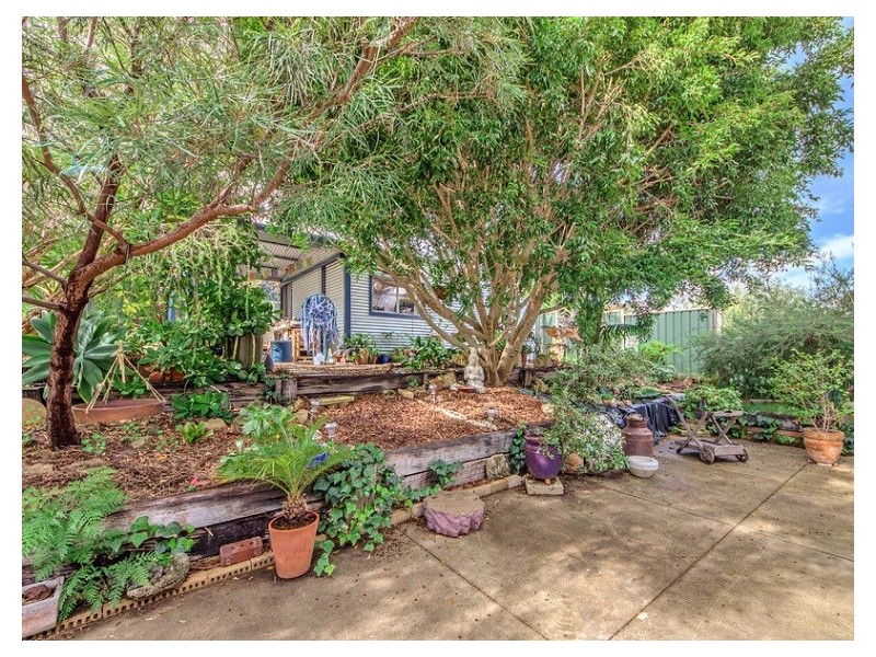 19 Simmons Loop, Parmelia WA 6167