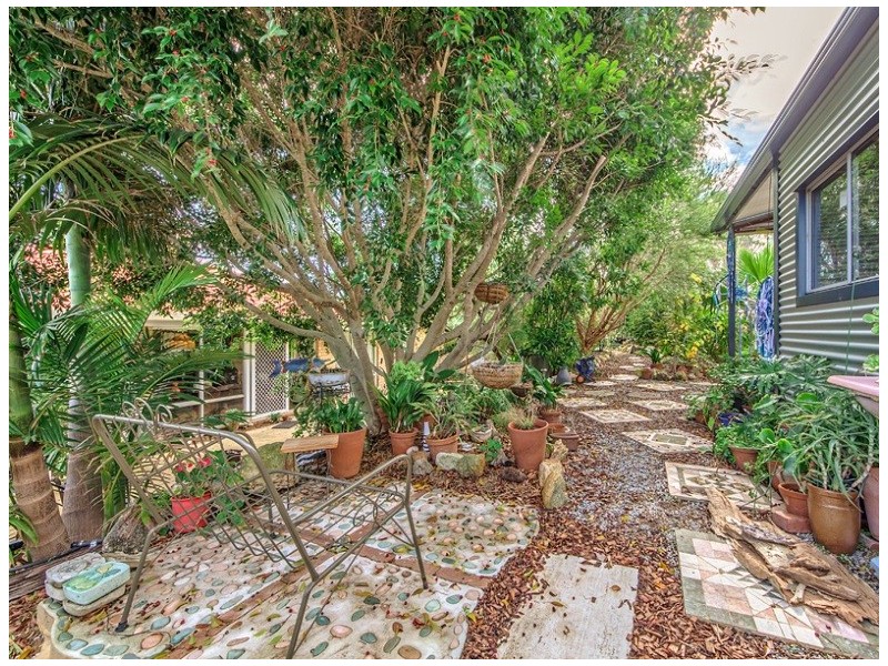 19 Simmons Loop, Parmelia WA 6167