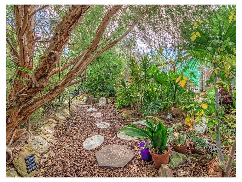 19 Simmons Loop, Parmelia WA 6167