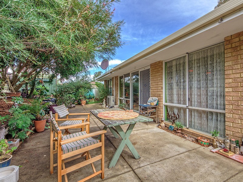 19 Simmons Loop, Parmelia WA 6167