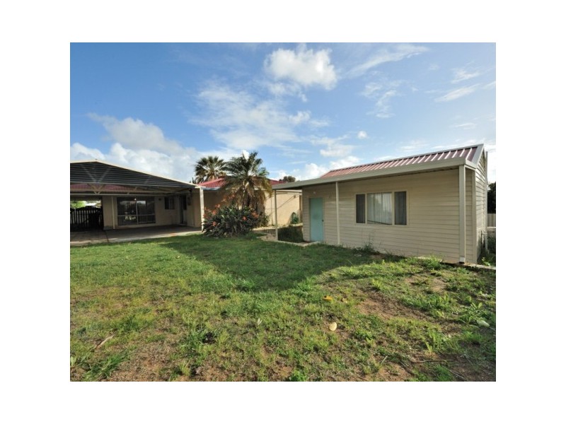 10 Nutcher Way, Parmelia WA 6167