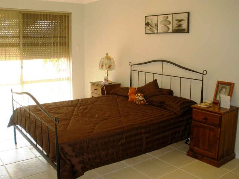 6 Silver Grove, Warnbro WA 6169