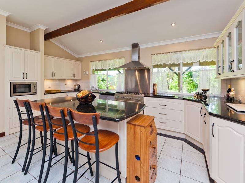 127 Spears Drive, Oakford WA 6121