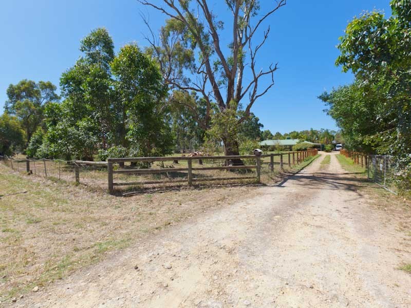 127 Spears Drive, Oakford WA 6121