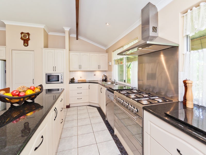 127 Spears Drive, Oakford WA 6121