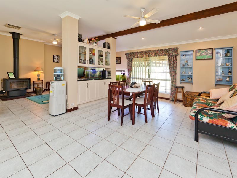 127 Spears Drive, Oakford WA 6121