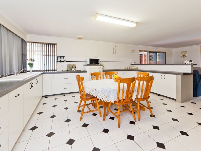 13 La Rochelle Ramble, Port Kennedy WA 6172