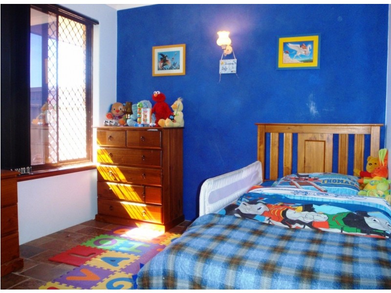 60 Challenger Ave, Parmelia WA 6167