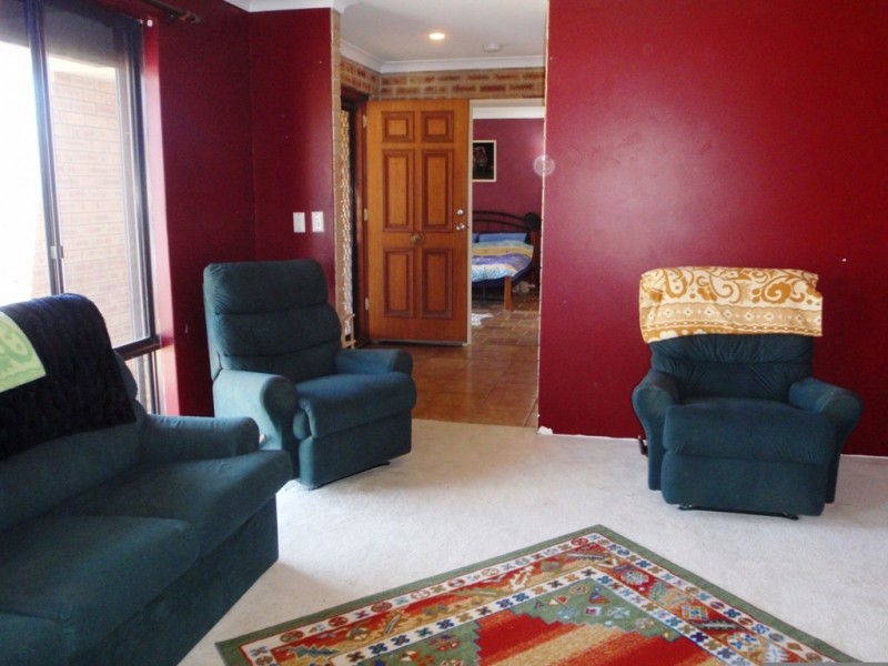 60 Challenger Ave, Parmelia WA 6167