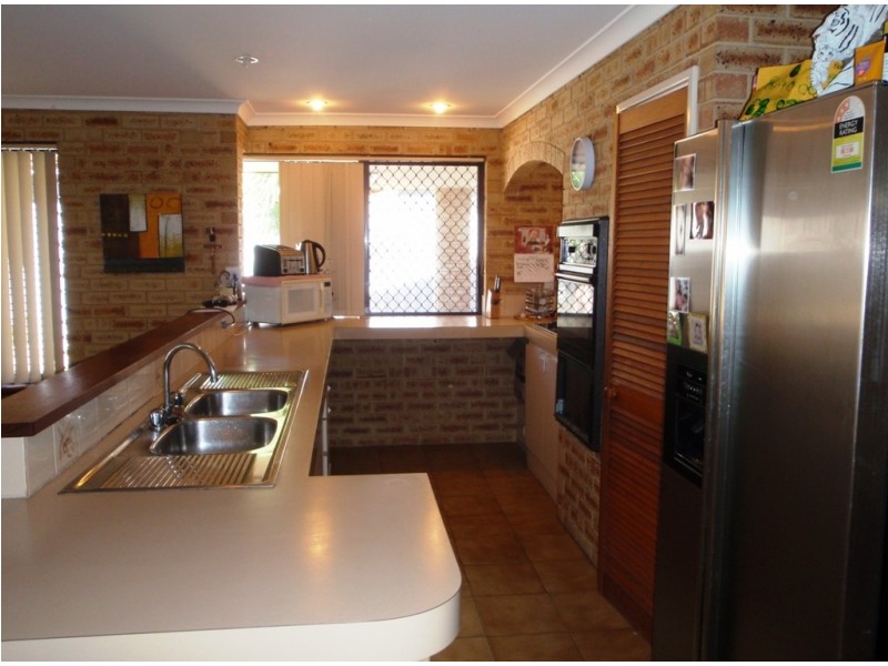 60 Challenger Ave, Parmelia WA 6167