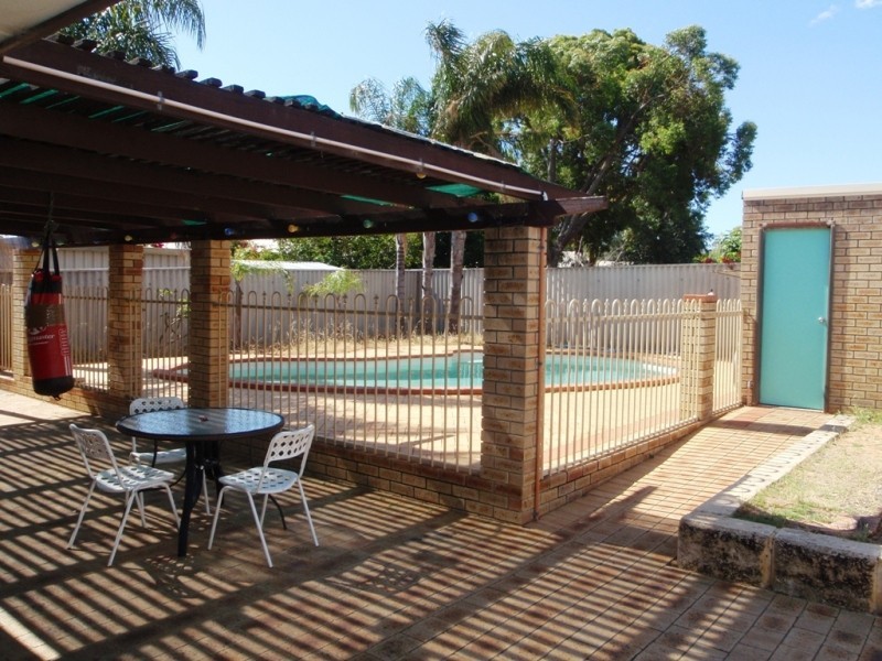 60 Challenger Ave, Parmelia WA 6167