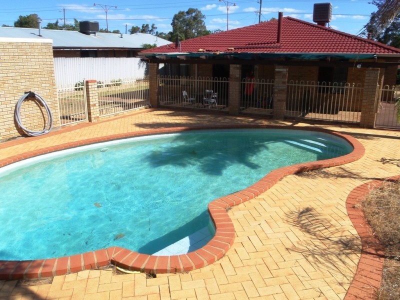 60 Challenger Ave, Parmelia WA 6167