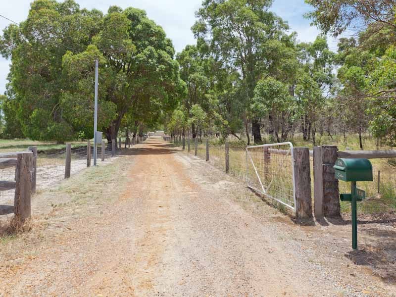 130 Gladstone Drive, Serpentine WA 6125