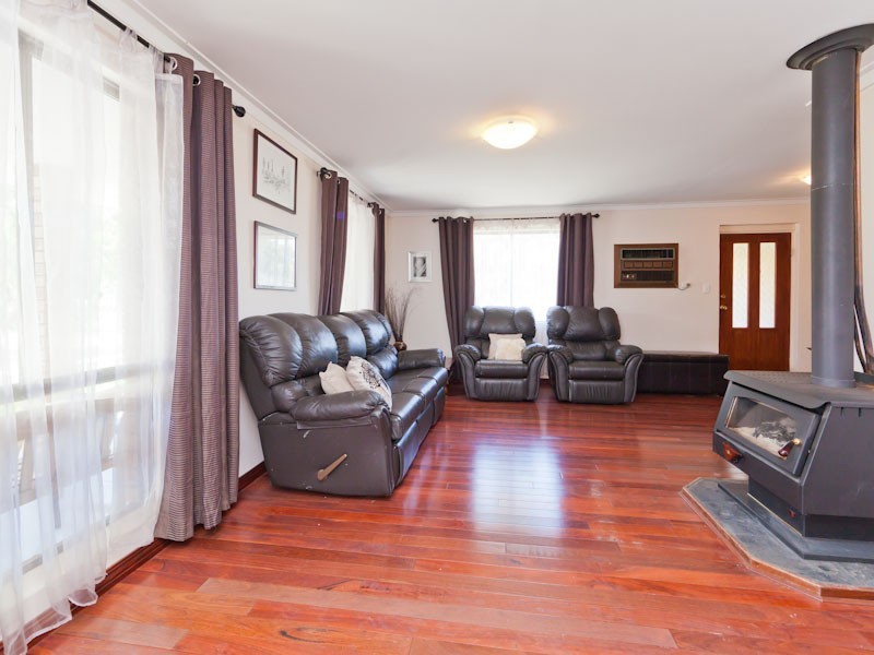 130 Gladstone Drive, Serpentine WA 6125