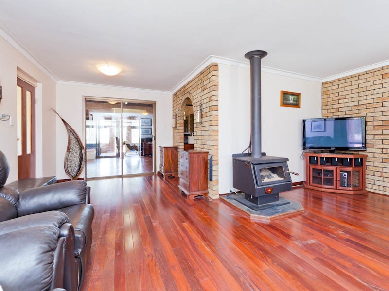 130 Gladstone Drive, Serpentine WA 6125