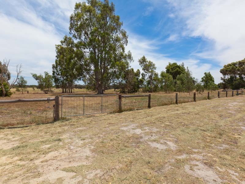 130 Gladstone Drive, Serpentine WA 6125