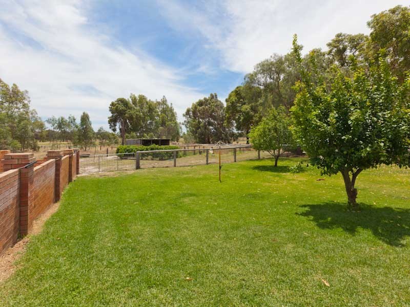 130 Gladstone Drive, Serpentine WA 6125