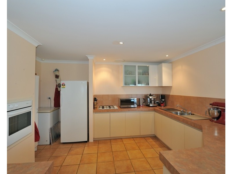 72 Warner Road, Parmelia WA 6167