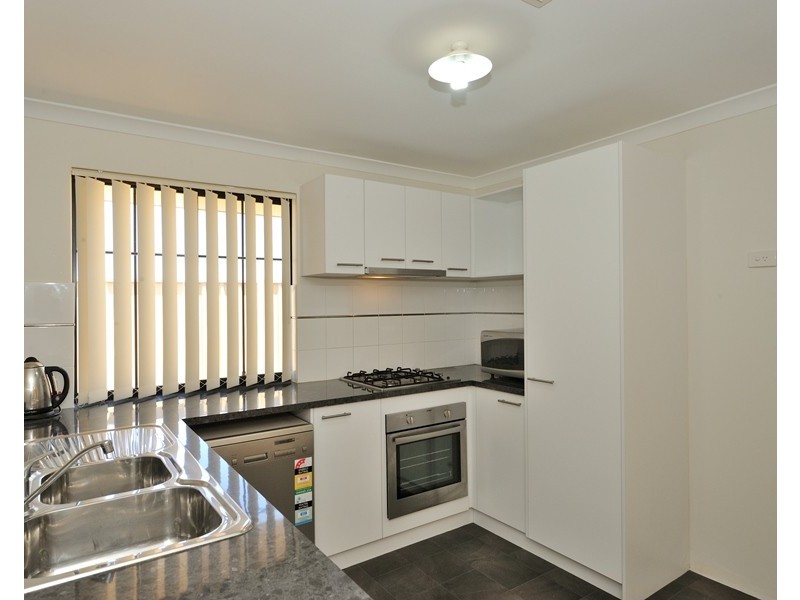 12 Oakham Way, Orelia WA 6167