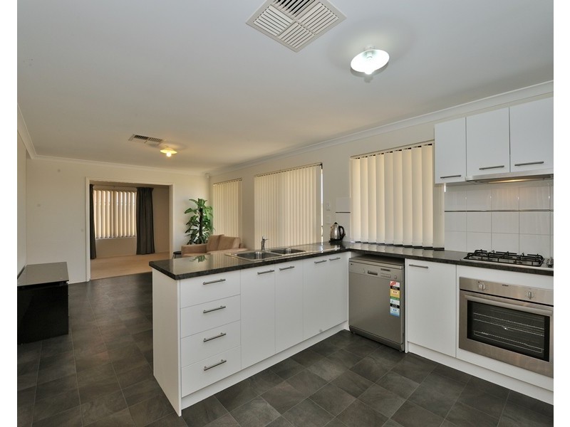 12 Oakham Way, Orelia WA 6167