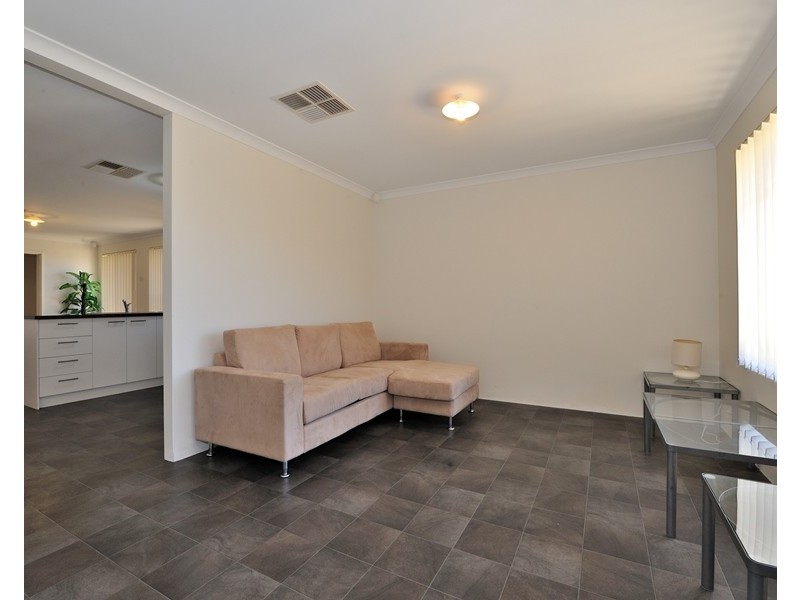 12 Oakham Way, Orelia WA 6167