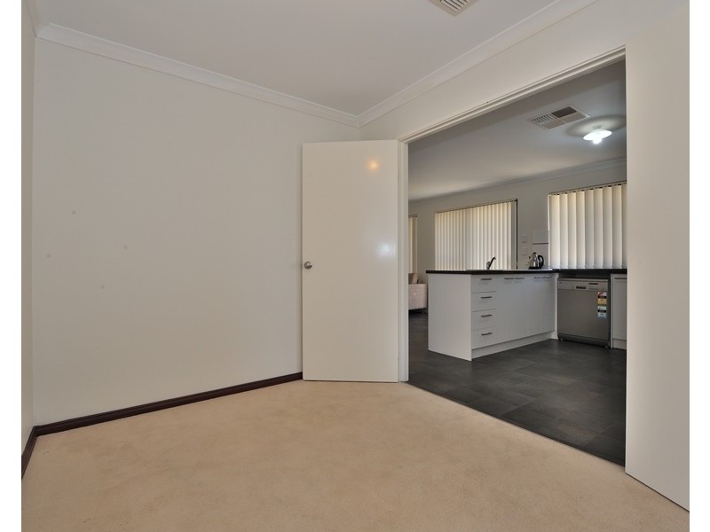 12 Oakham Way, Orelia WA 6167