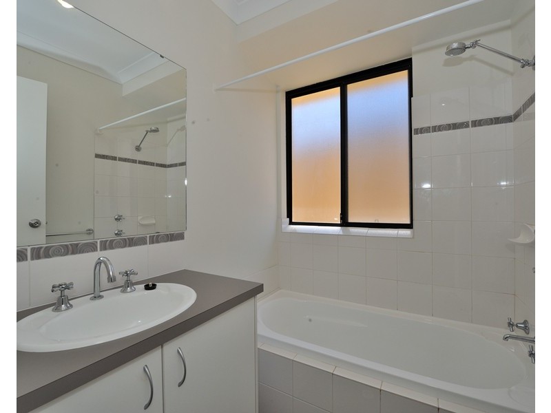 12 Oakham Way, Orelia WA 6167