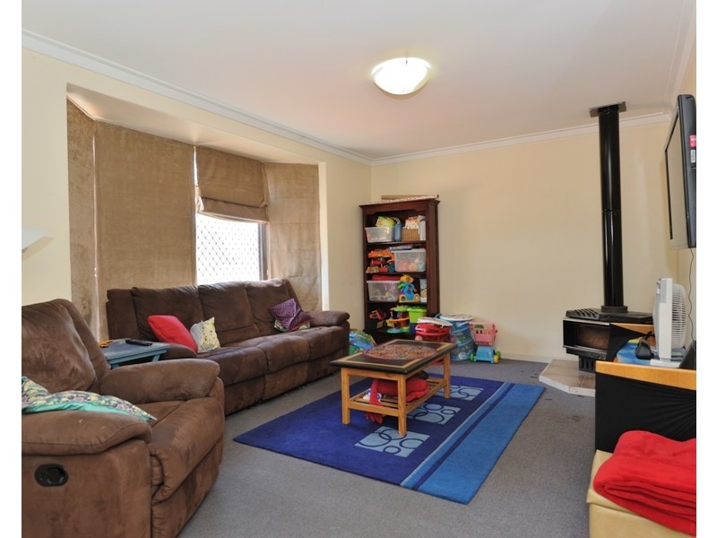 2 Orchard Road, South Lake WA 6164