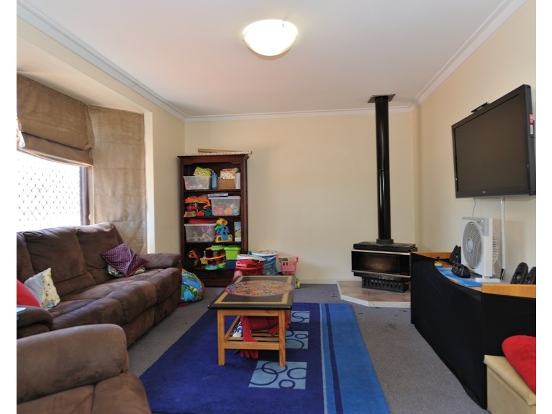 2 Orchard Road, South Lake WA 6164