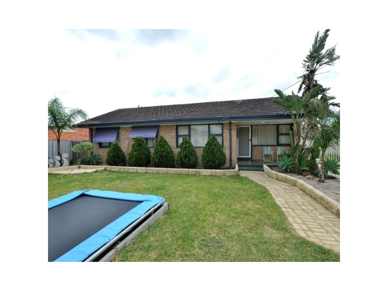 11 Farmer Way, Parmelia WA 6167