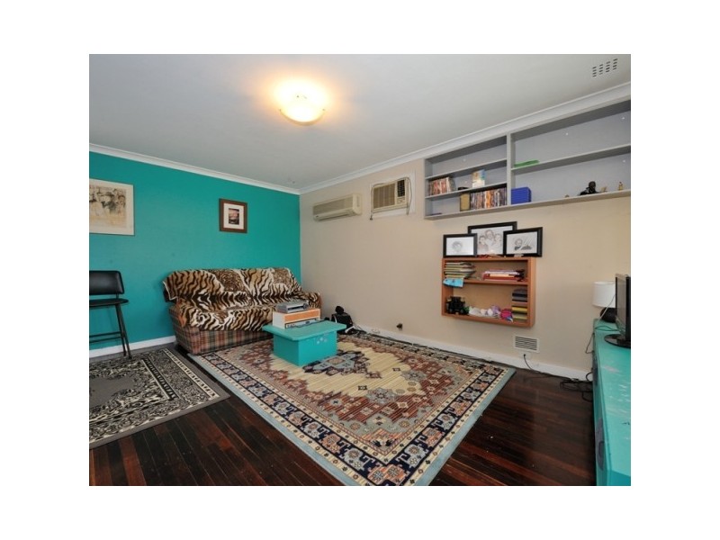 11 Farmer Way, Parmelia WA 6167