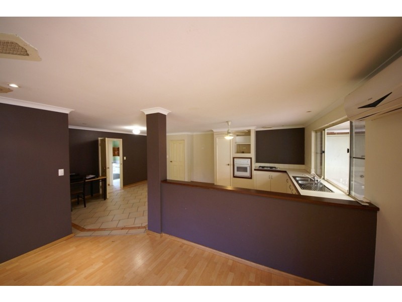 10 Perham Crescent, Leda WA 6170