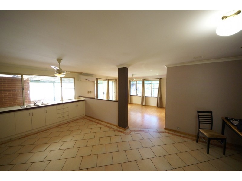 10 Perham Crescent, Leda WA 6170