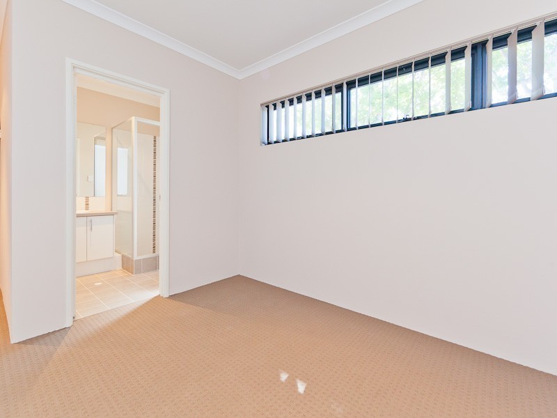 1/74 Medina Ave, Medina WA 6167