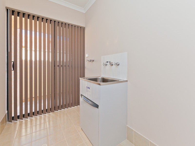 1/74 Medina Ave, Medina WA 6167