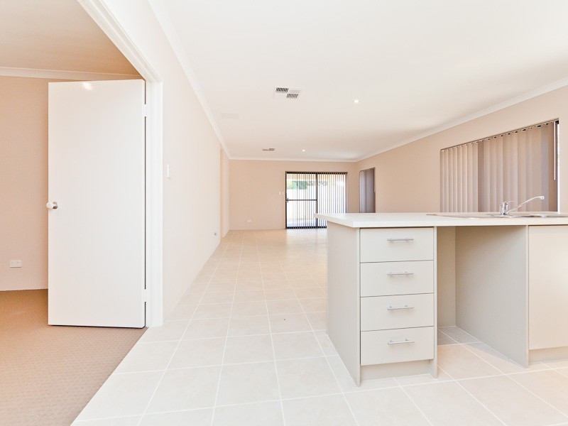 4/74 Medina Ave, Medina WA 6167