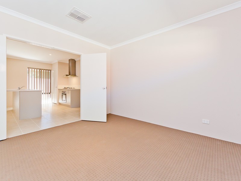 4/74 Medina Ave, Medina WA 6167