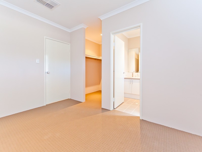 70 Medina Ave, Medina WA 6167