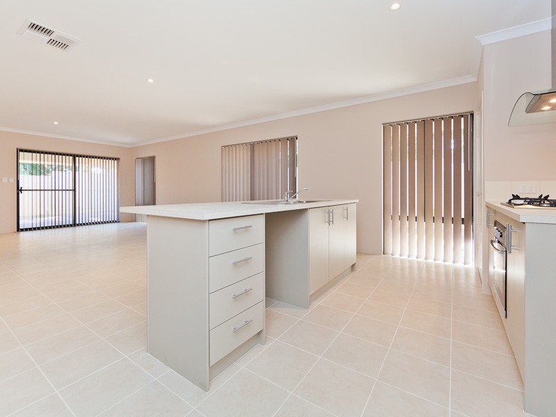 70 Medina Ave, Medina WA 6167