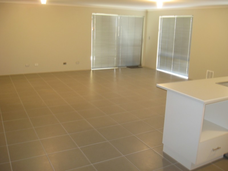 16 Moonstone Parkway, Wellard WA 6170