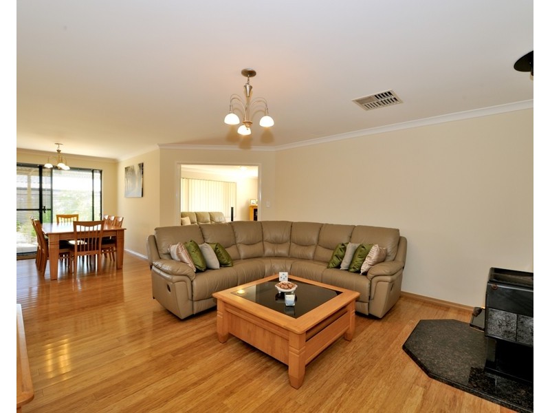 36 Rutherford Square, Orelia WA 6167