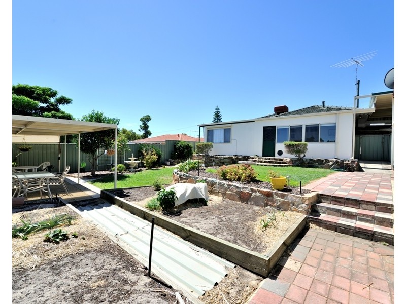 16 Morrit Way, Parmelia WA 6167