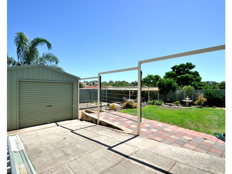 16 Morrit Way, Parmelia WA 6167